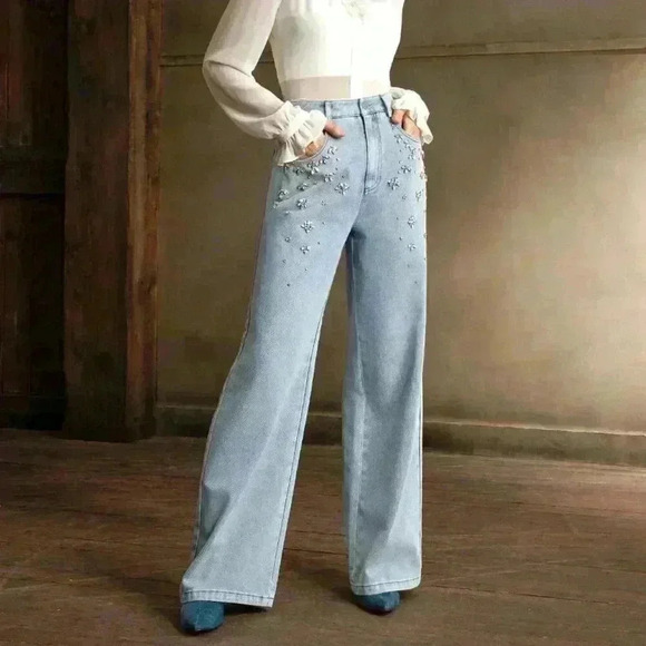 Light Wash Casual Women's Hand-Stitched Rhinestone Jeans - Picture 5 of 8